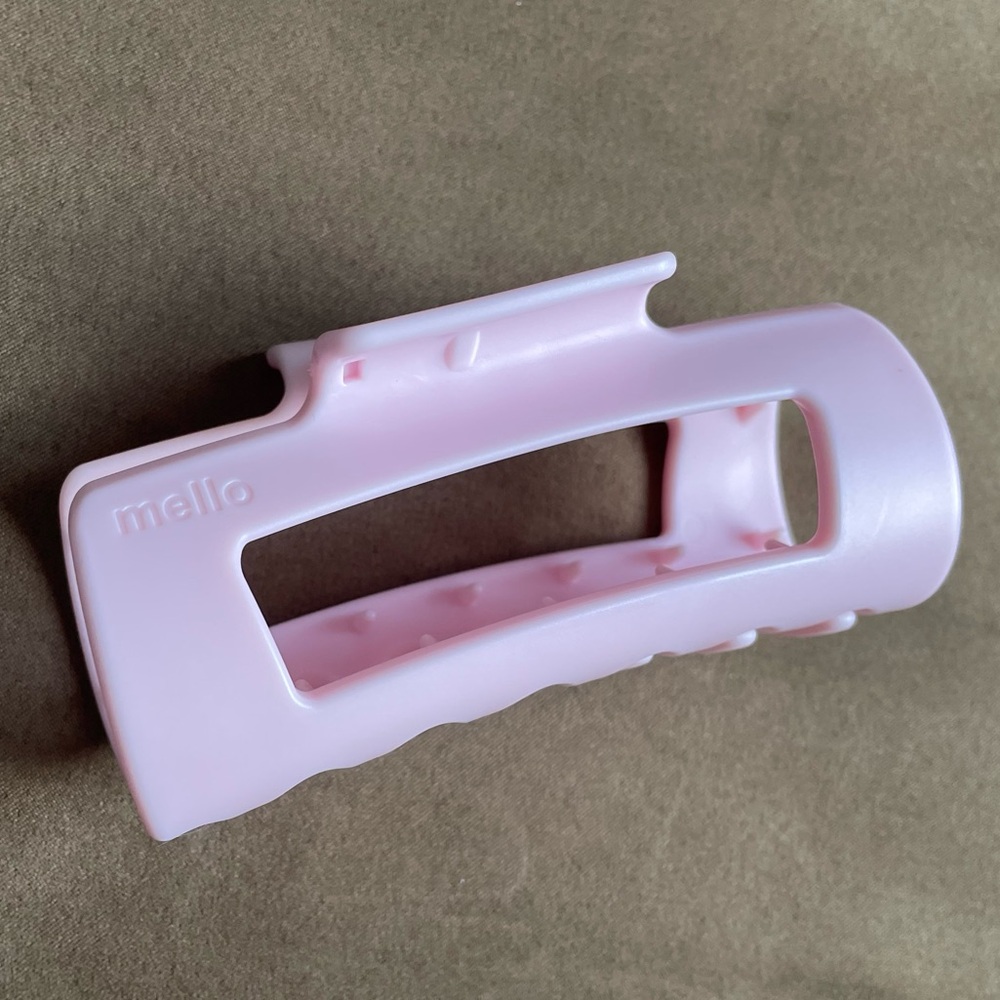 NWT Mello Cloud Clip Retail $27 Color - Bubblegum